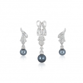 White Gold Diamond and Pearl Jewellery Suite